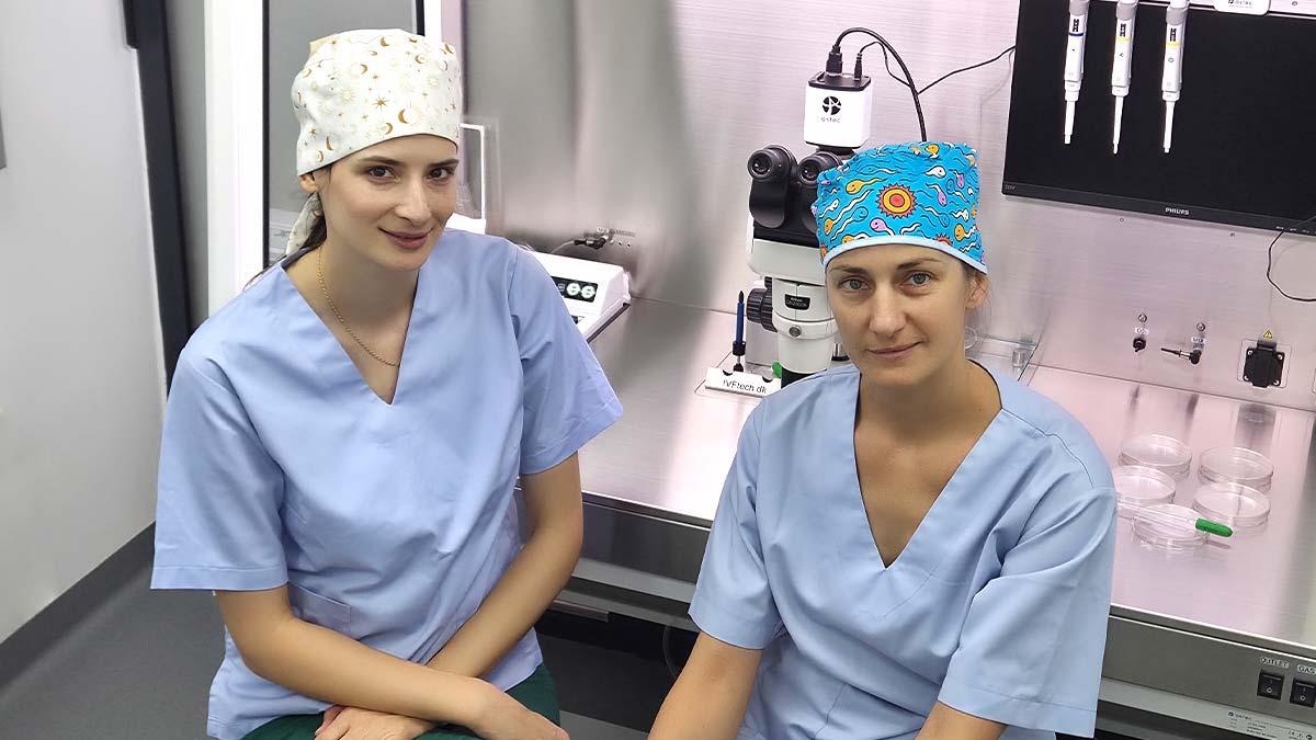 Jasna Glišić i Mirka Đorđević – senior klinički embriolozi u B.B Clinic IVF laboratoriji